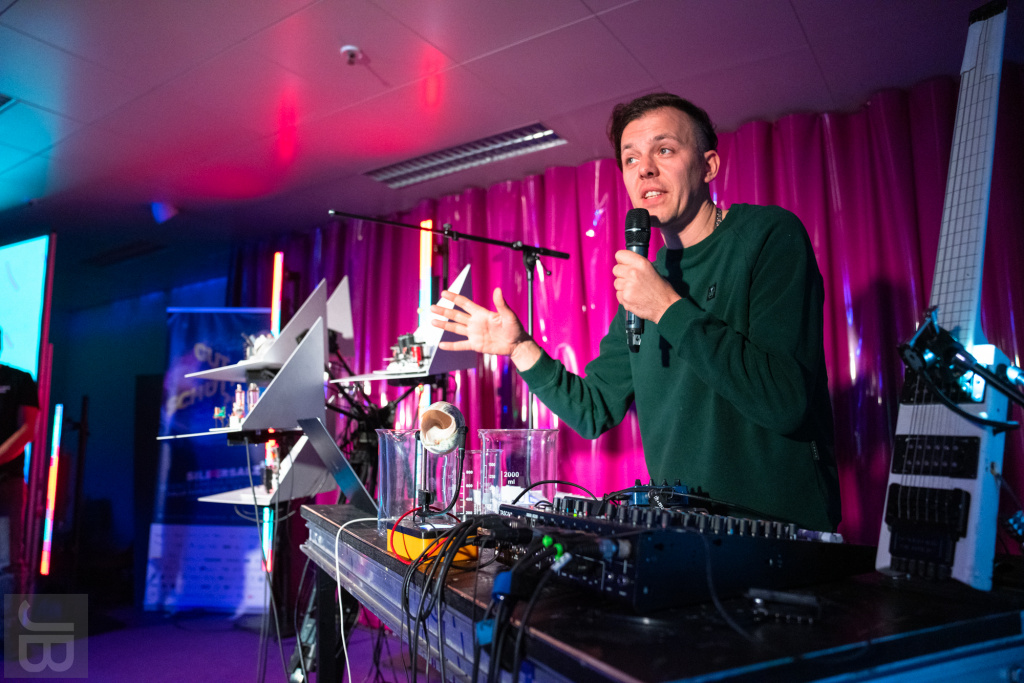 Science Notes: Klang und Krach feat. Moritz Simon Geist